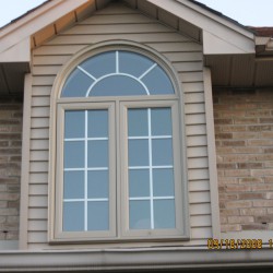 Coloured curved window with grills (white)